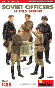 MiniArt 35365 1/35 Soviet Officers At Field Briefing (W.W.II)