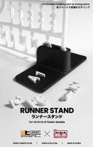 Tag Art 01 Runner Stand